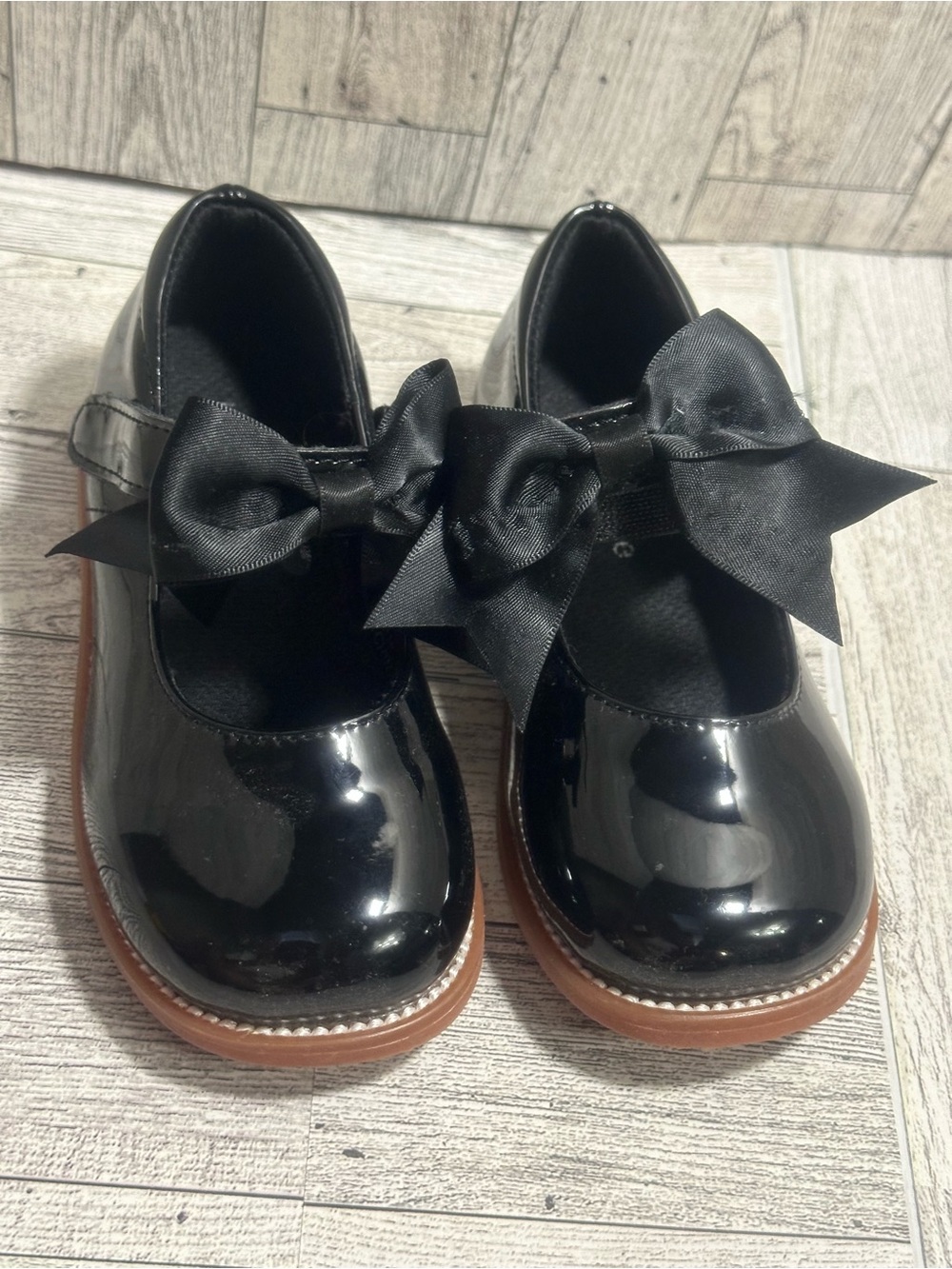 Kids Black Patent Mary Jane Shoes w Decorative Satin Bow w velcro strap!